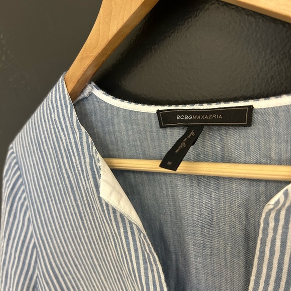 BCBG M (oversized for BCBG) excellent condition cotton with bell ruffled sleeves - Picture 3 of 8